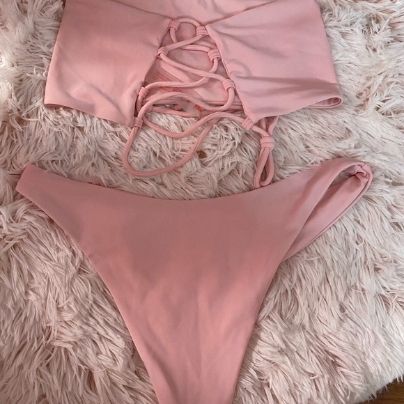 Pink bikini - Picture 2 of 3